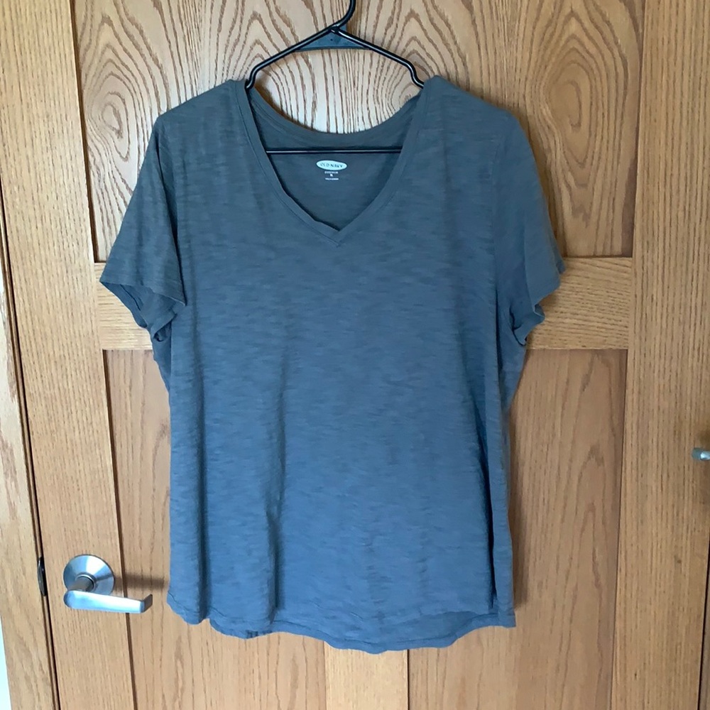 Old Navy Heathered Gray V Neck XL NEVER WORN